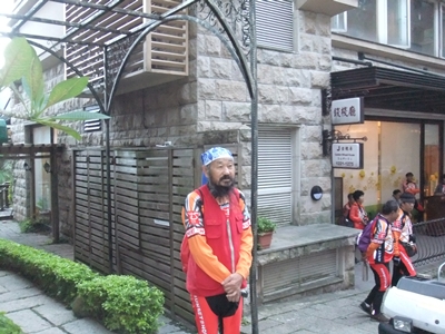 　　这个老爷子74岁啦,来自内蒙古,有特点吧