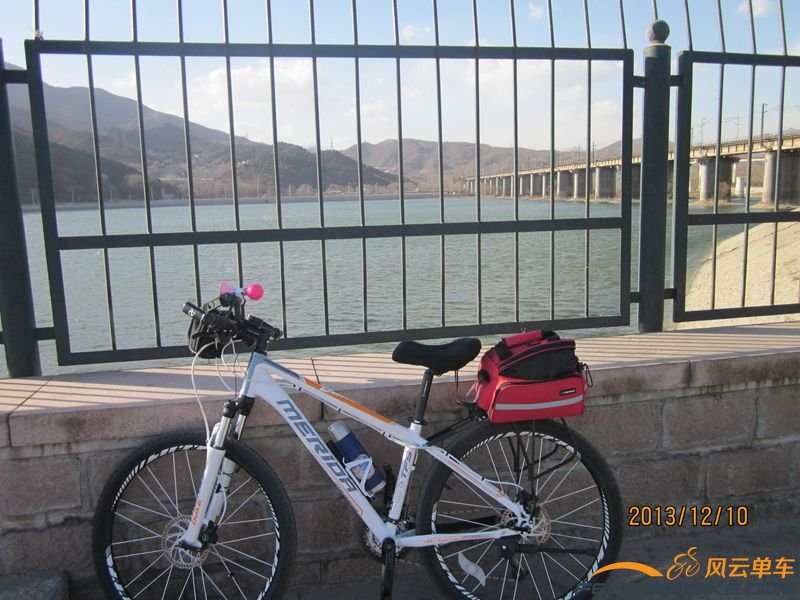 到河边我就认识路了踏实休息了一下照个爱车的照