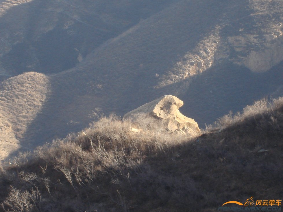 像鹰嘴的大岩石