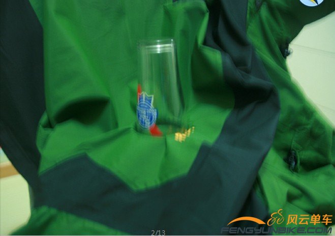 面料放在有热水的杯子上面