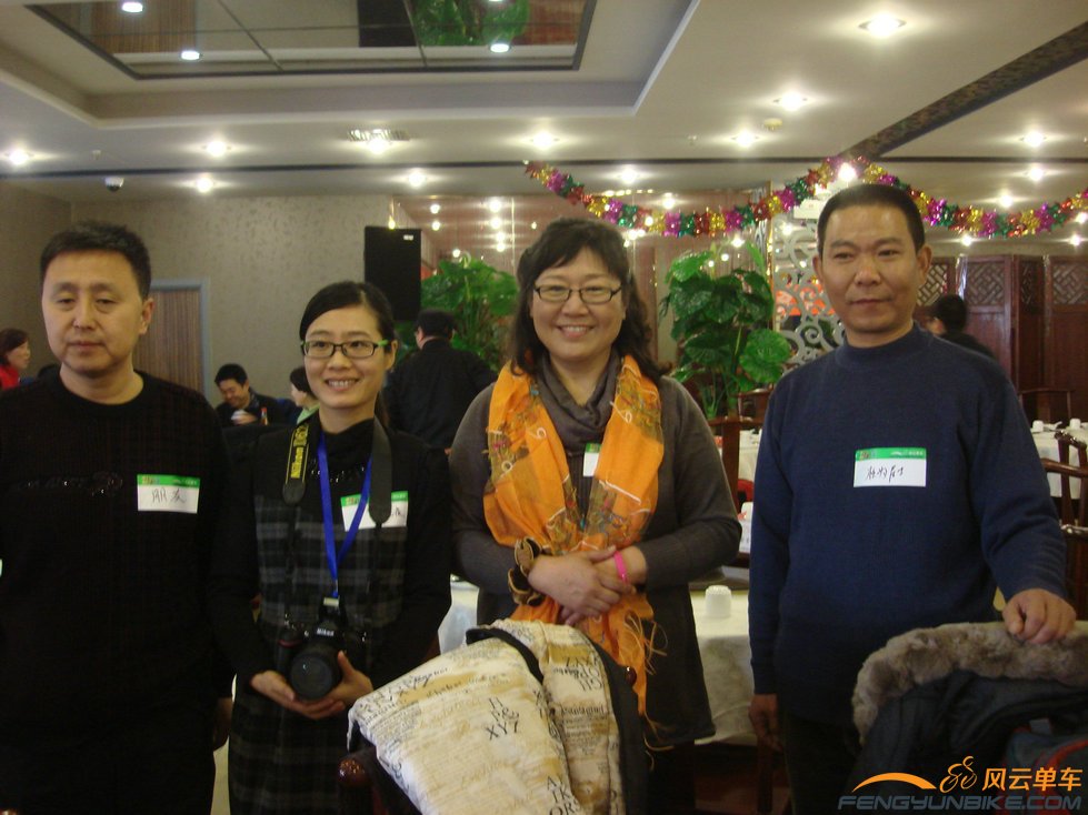 漂亮的妹子是飞吻无恒