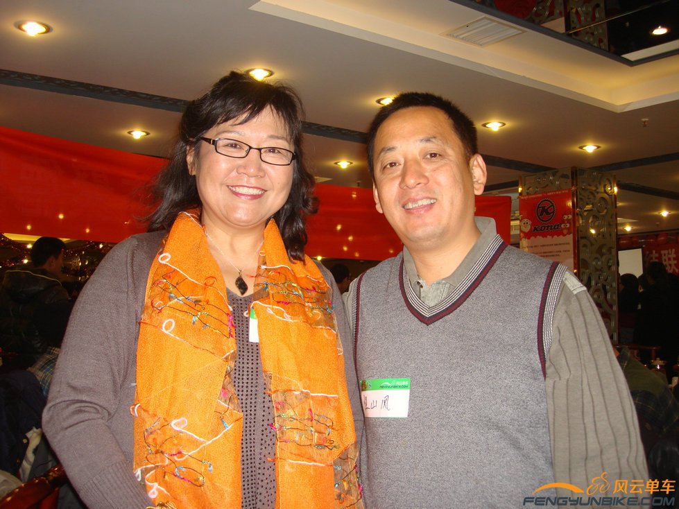 以前以为怪山峰很年轻，没想到是这么文静的先生