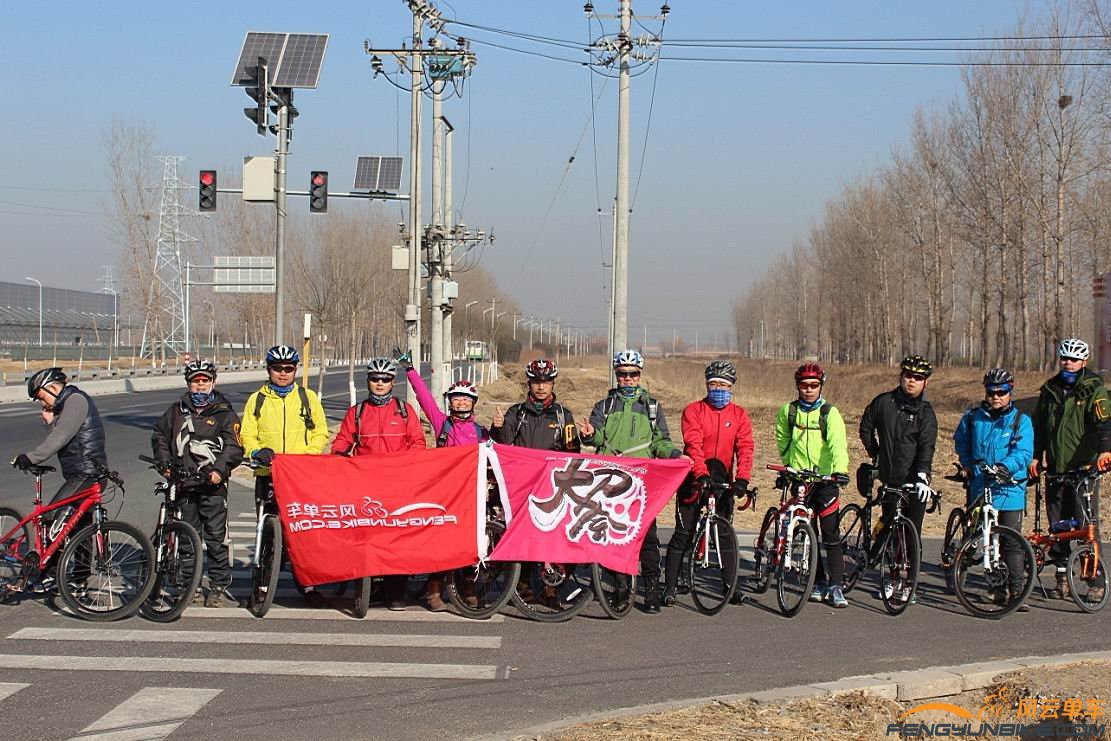 合影。你看悟空忙的。