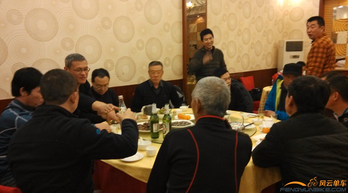 咱们吃咱们的让他们抢去吧