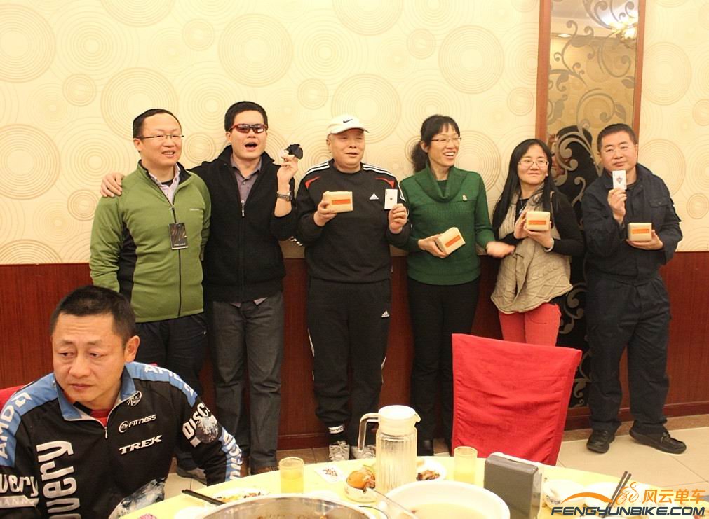 得奖者上台亮相