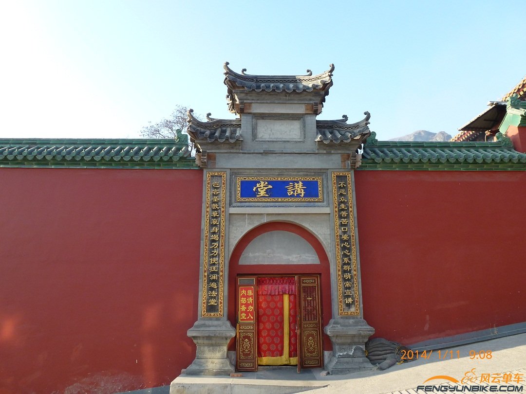 这是讲堂，要是讲咋发财，俺还能听听，可惜讲的是经文，就是听了闹不明白啊 ...