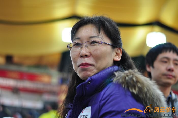 华姐说，不要拍，不要拍，拍我闺女就好啦