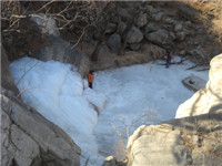 14年1月14日跟着毛委员三九战潭王玉女峰下观冰瀑 020.jpg