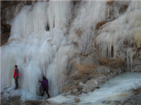 14年1月14日跟着毛委员三九战潭王玉女峰下观冰瀑 025.jpg