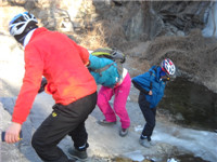 14年1月14日跟着毛委员三九战潭王玉女峰下观冰瀑 026.jpg