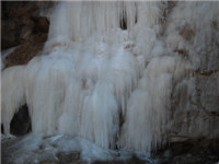 14年1月14日跟着毛委员三九战潭王玉女峰下观冰瀑 039.jpg