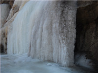 14年1月14日跟着毛委员三九战潭王玉女峰下观冰瀑 049.jpg