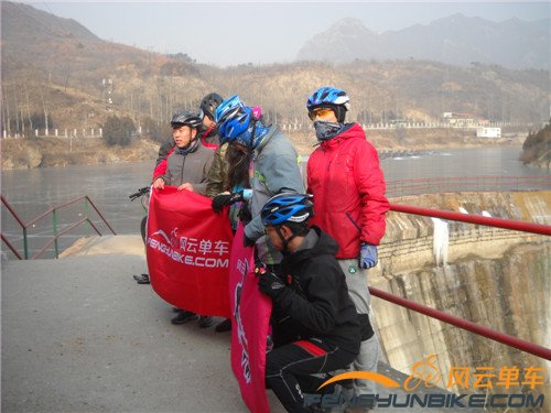 14年1月19日骑黄花城加四海 021.jpg