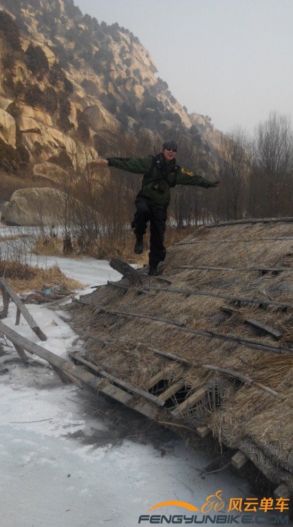 本以为可以拍出房顶上的武打效果，结果拍成了这样....