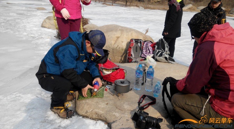 洪水兄弟的秘密武器，中午吃上热乎的全靠它了，真是贤惠的小媳妇....