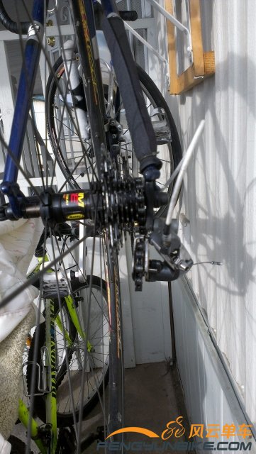 导轮跟飞轮成了斜角