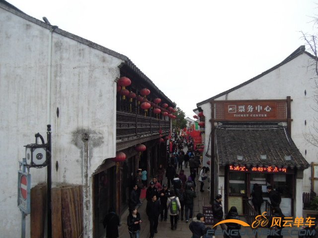 阴冷天的山塘街