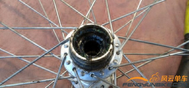 拿开齿轮跟轴杆后的花鼓