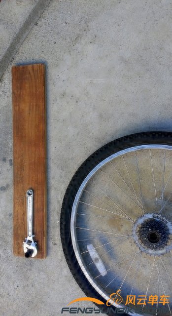 加块木板，10寸扳手变成20寸扳手了