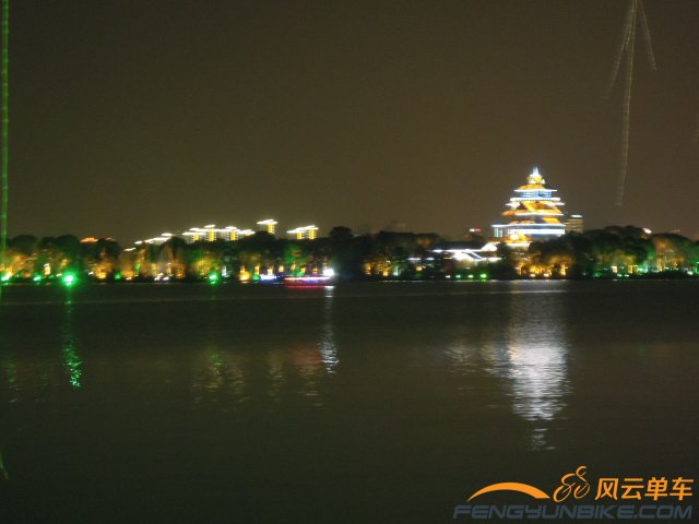 桃花岛上的湖心亭