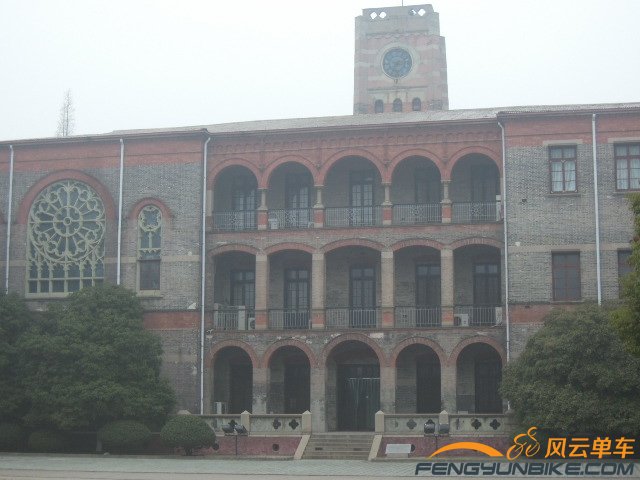 地标性建筑钟楼