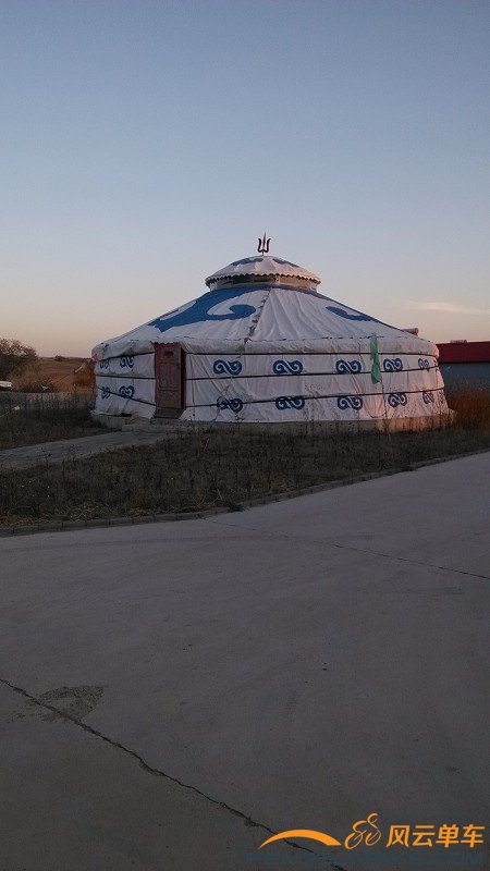 天气很凉 蒙古包已经不能入住