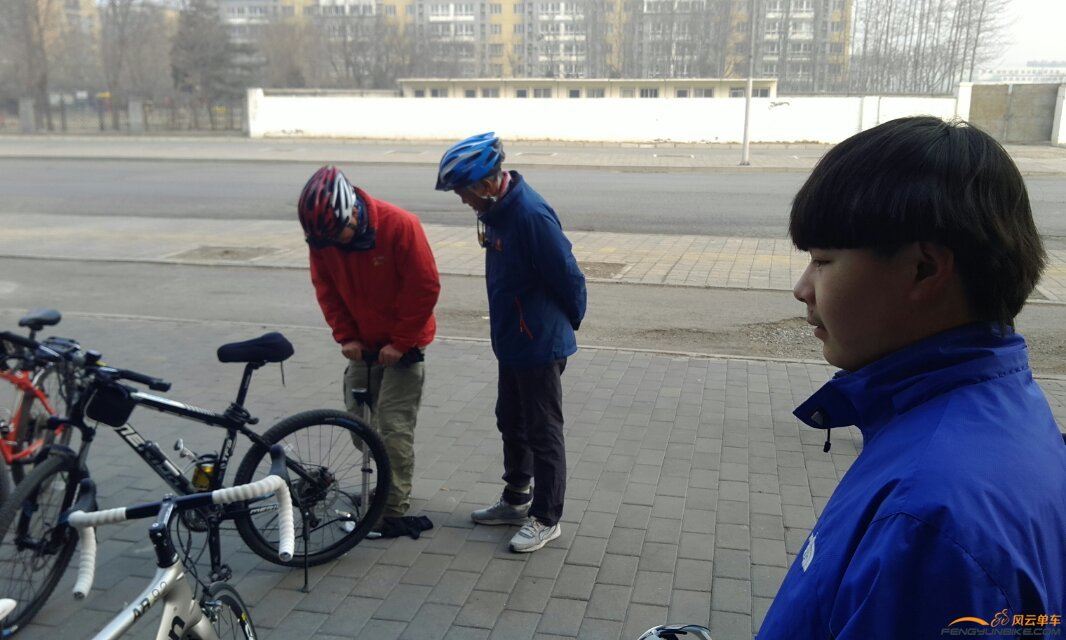 出发前检查车辆