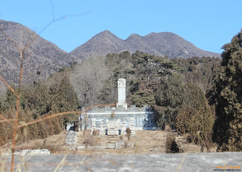 崇祯墓里面进不去。