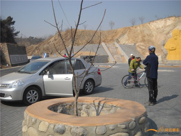 14年3月8日骑慈悲峪、黑山寨、长陵 005.jpg