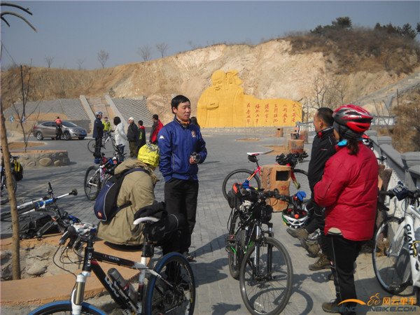 14年3月8日骑慈悲峪、黑山寨、长陵 006.jpg