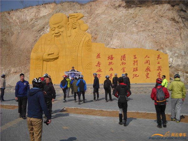 14年3月8日骑慈悲峪、黑山寨、长陵 020.jpg