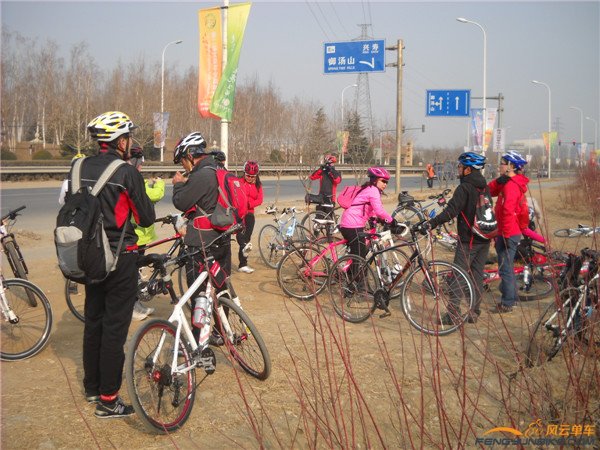 14年3月9日骑慈悲峪、黄花城、四海 001.jpg