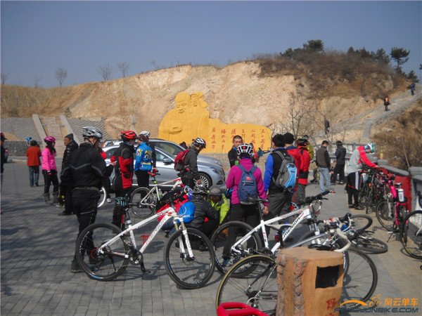 14年3月9日骑慈悲峪、黄花城、四海 009.jpg