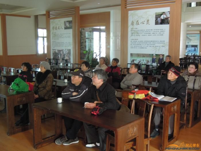 在大爱楼收看录像