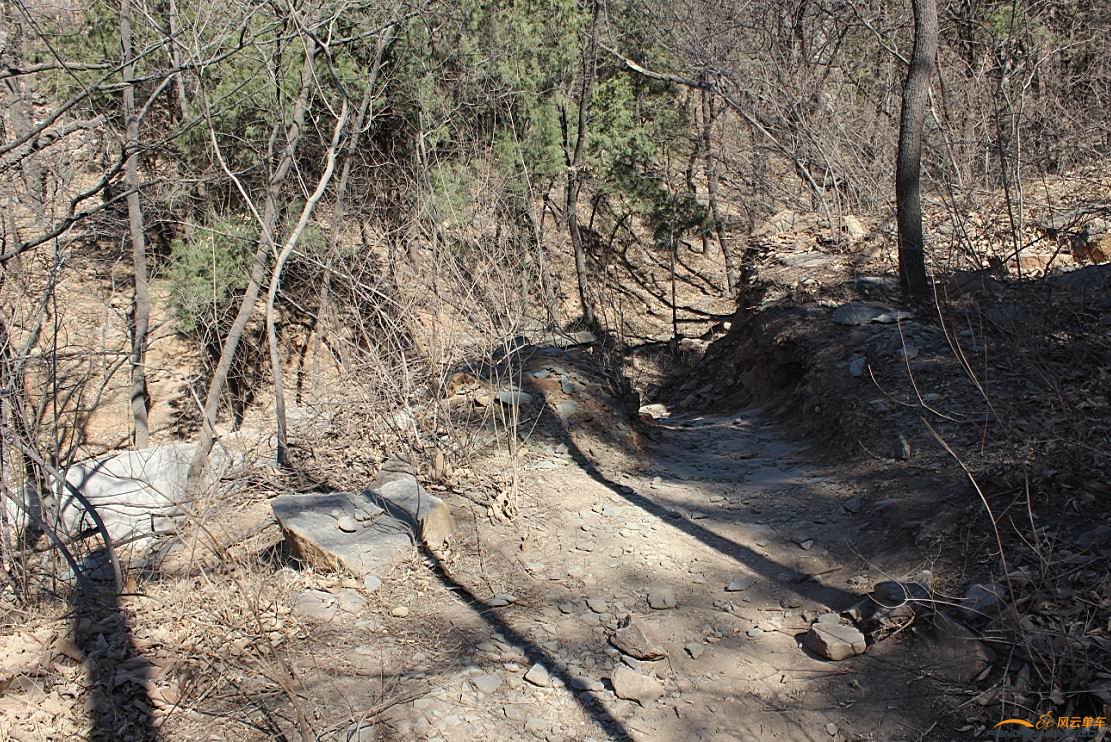 这帮不怕死的，就从这里下来的。