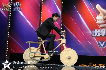 撒贝宁骑车.jpg