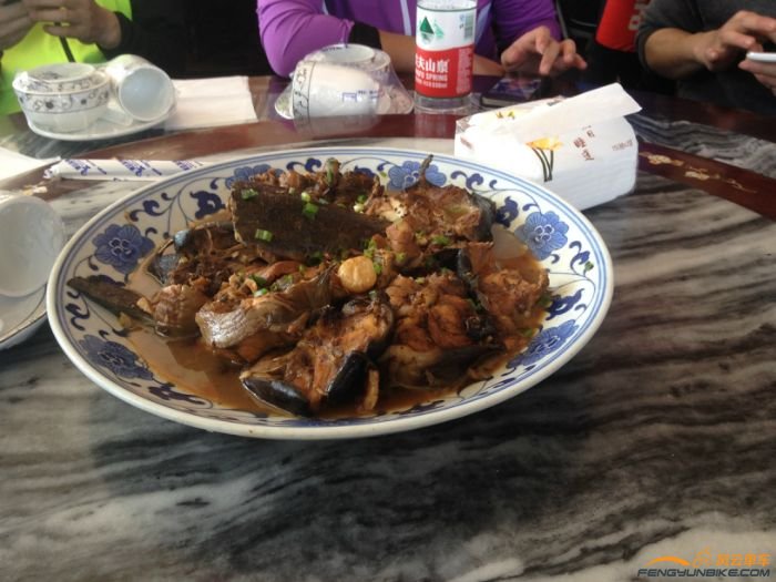 第一个菜，红烧鲶鱼，当时是口水直流啊。