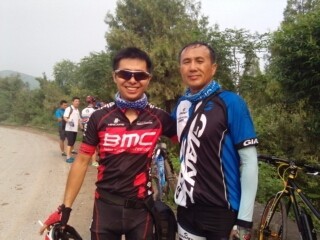 去年骑行照片最侧是我