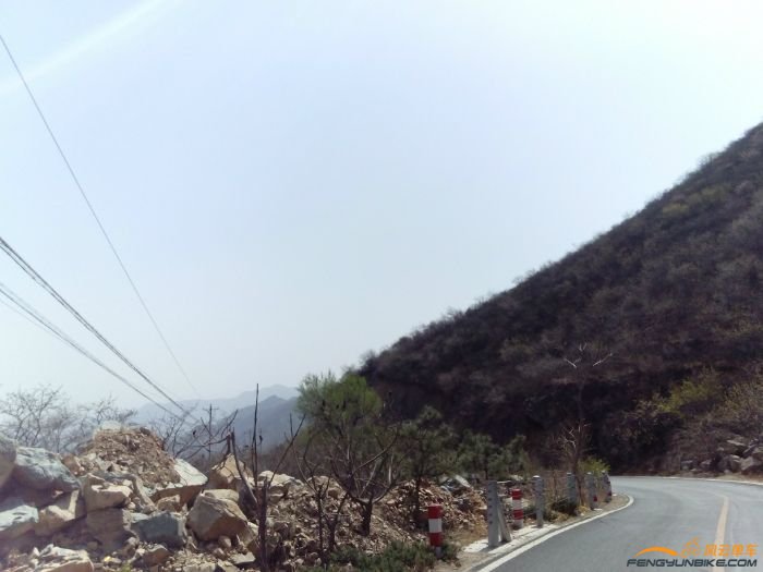 据山顶还有8公里，实在上不去了，掉头下山