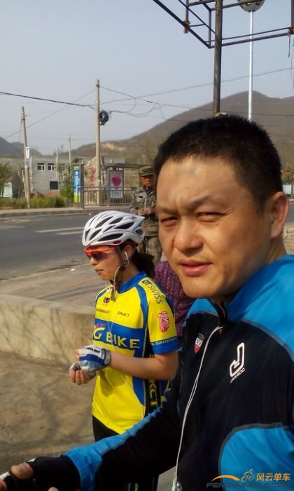 高崖口村小卖部休整