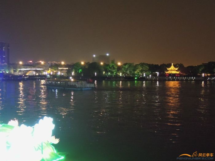 夜幕中的觅渡桥