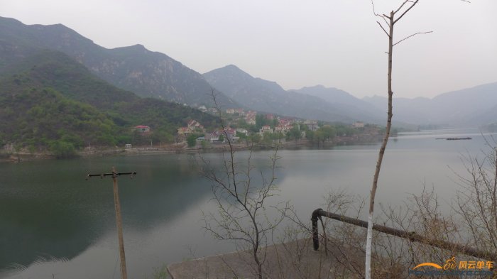 水库的水很清啊。