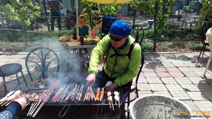 这老哥手艺不赖