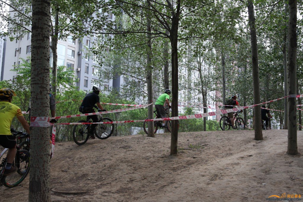 conew_选手熟悉赛道 (4).jpg