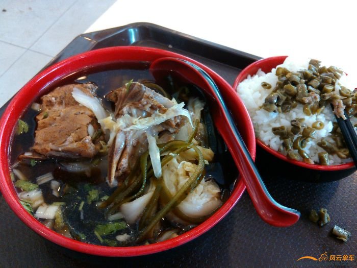 呵呵 早饭没照 午饭刚好拍了