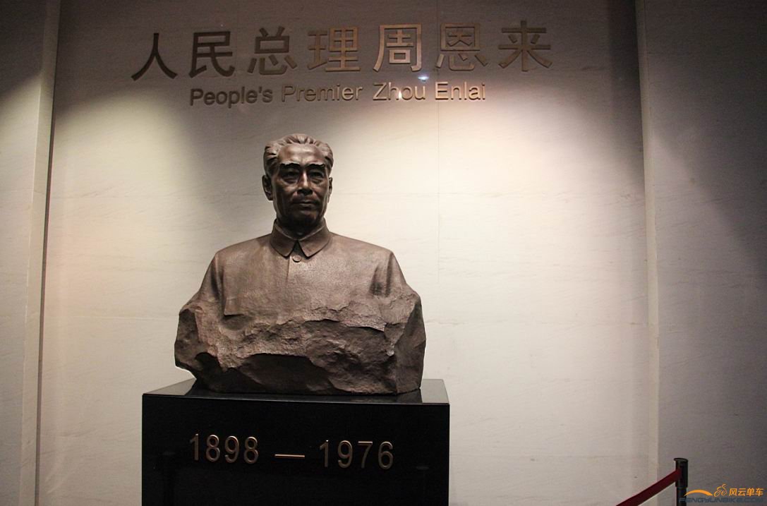 周恩来铜像