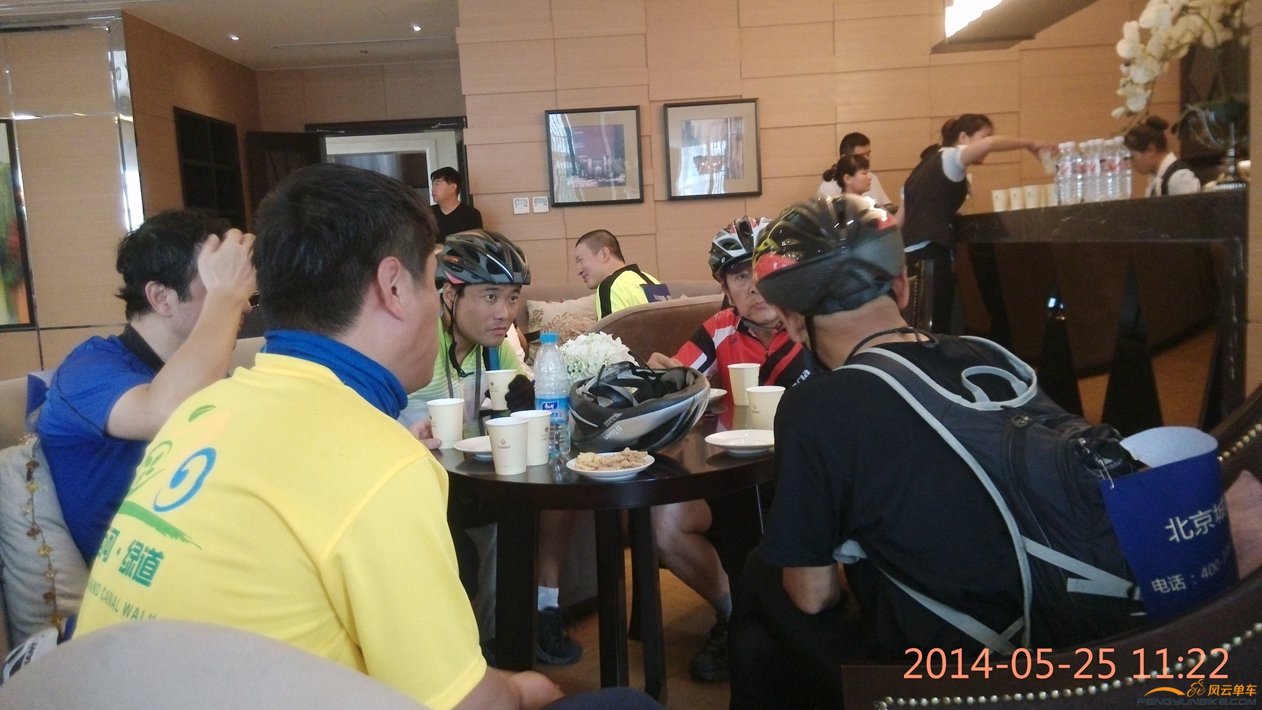 众车友开始商量价格