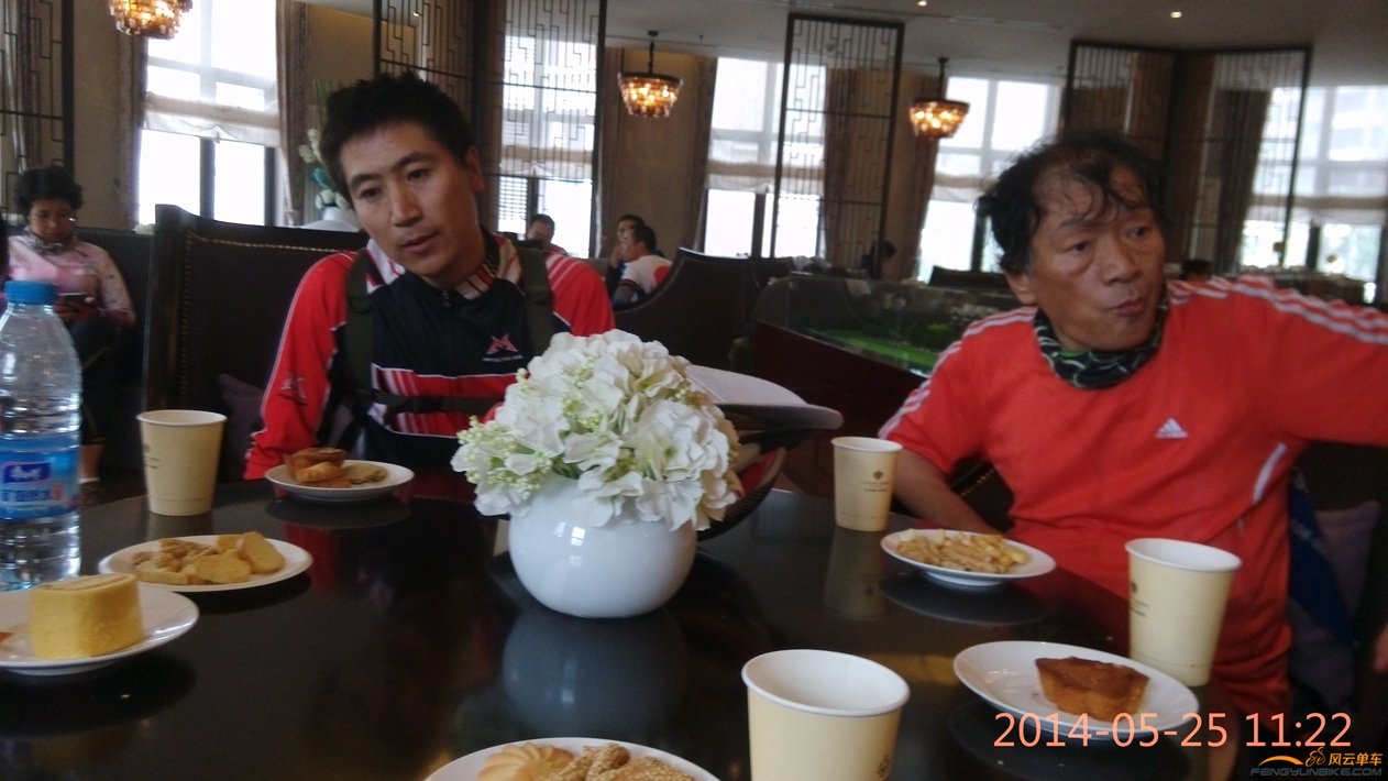 这两位暗自盘算