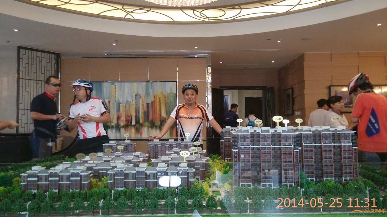 牛肉面对见坡就推说:"哥们,先借5万吧",