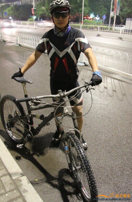 20140601雨后软尾刷街